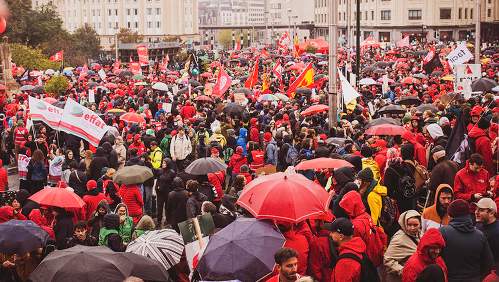 50.000 manifestant.tes dans les rues de Bruxelles. Et un message clair : PAS DANS NOS POCHES !